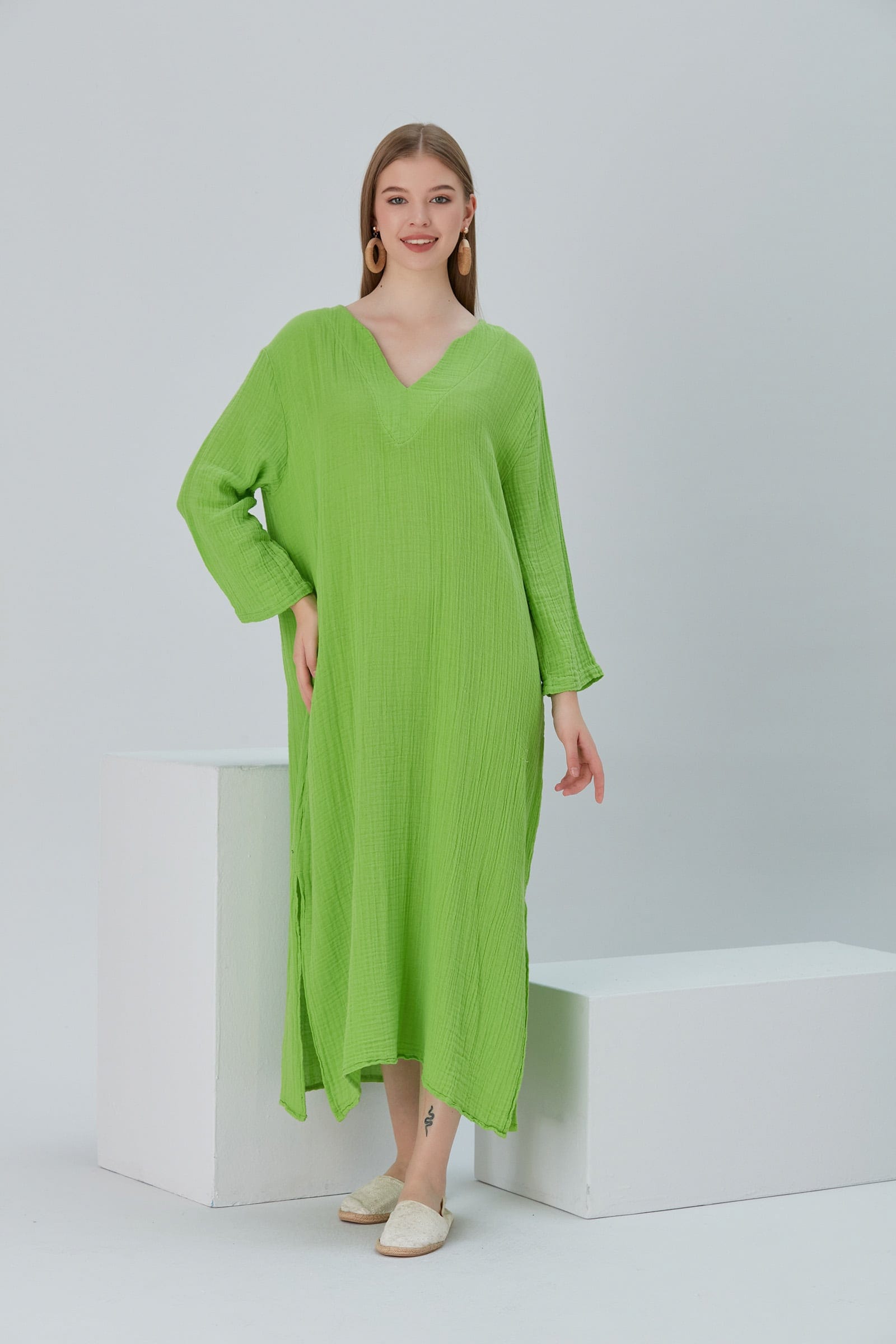 Begonville Maxi Elbise Essentials V Yaka Rahat Uzun Elbise - Fıstık Yeşili